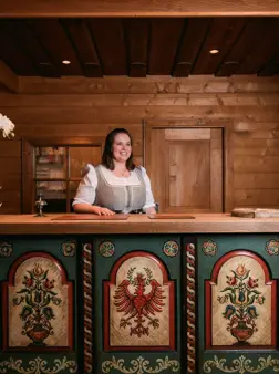 Hotel Tyrol Selva Val Gardena Dolomiti Reception Desk 02